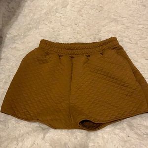 Adorable brown shorts (M)